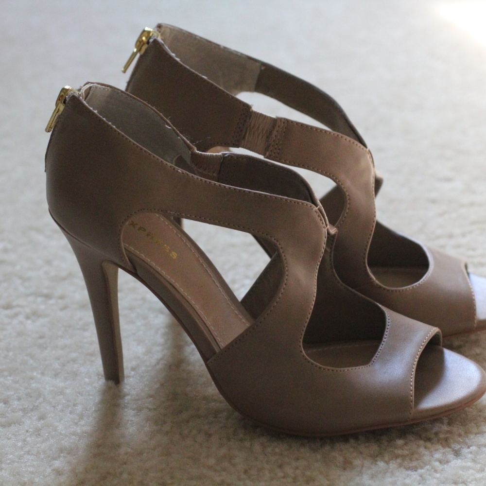 Express high heels - Picture 2 of 4
